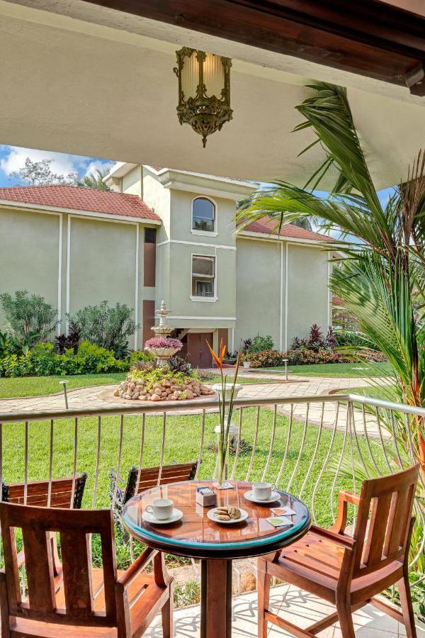 Club Mahindra Acacia Palms Hotell Colva Exteriör bild