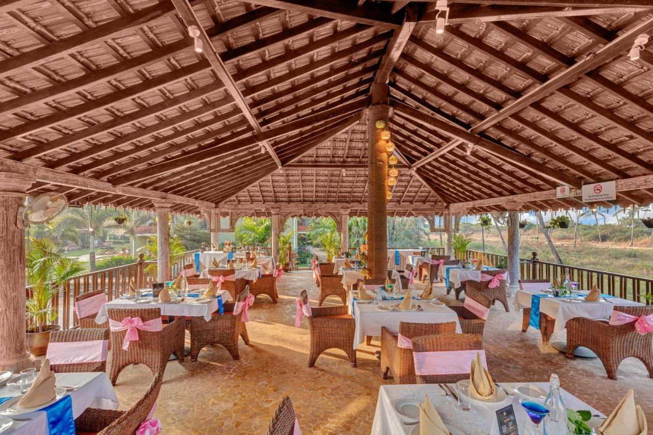 Club Mahindra Acacia Palms Hotell Colva Exteriör bild